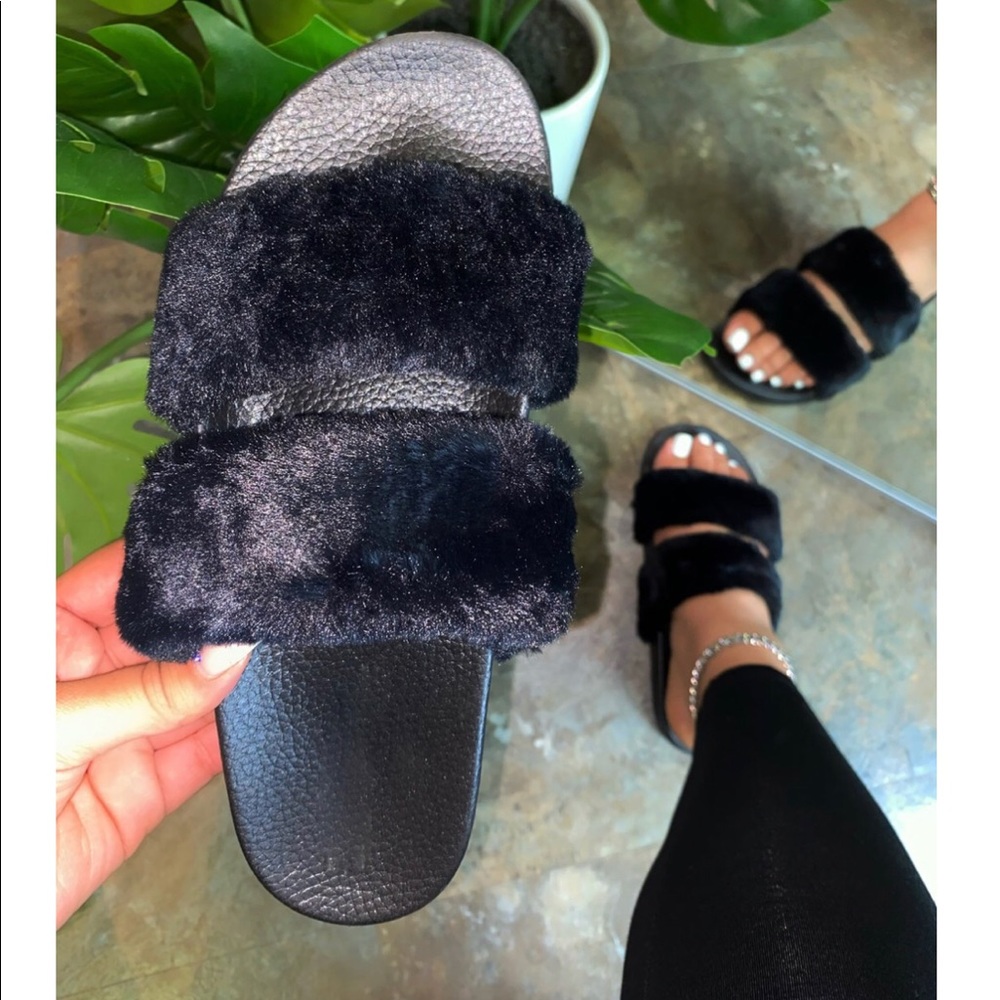 Black Double Band Faux Fur Slides Sandals Slippers - Picture 2 of 7